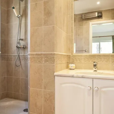 Sleeps 8 Pool Air Con T480276