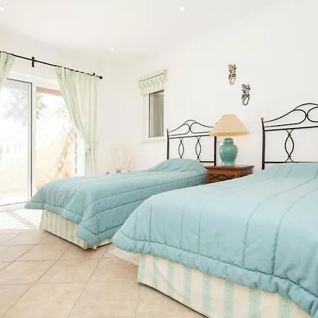Sleeps 8 Pool Air Con T480276